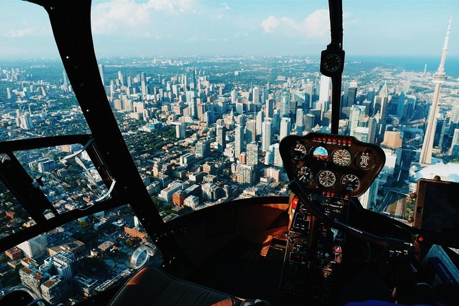 14-Minute Helicopter Tour Over Toronto - Photos, staff, and the overall organization