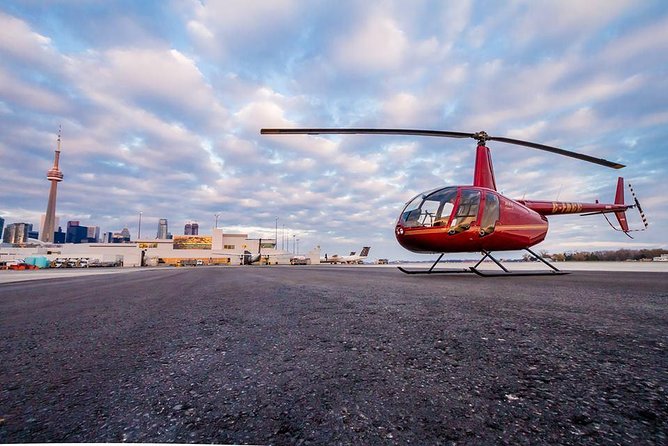 20 km Helicopter Tour over Toronto - The CN Tower from a very different angle
