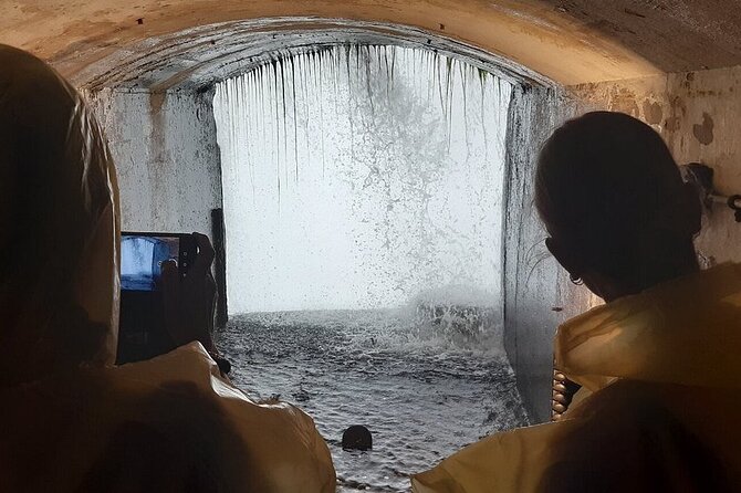 4hr Niagara Falls Canada Tour includes the Boat and tunnels - Key points at a glance