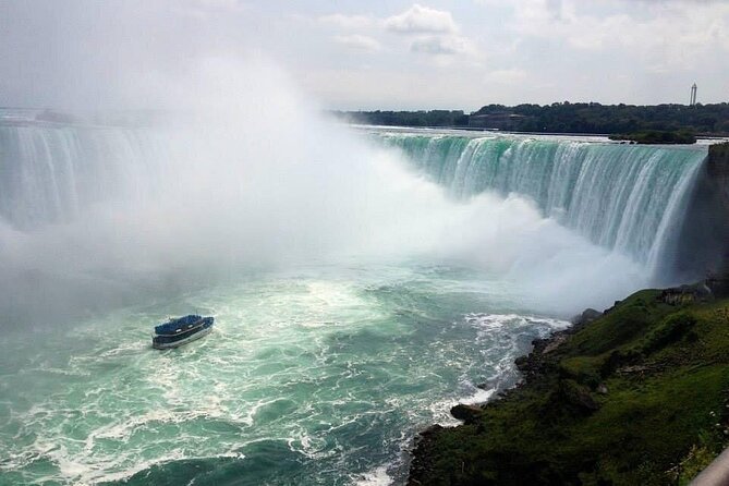 4hr Niagara Falls Canada Tour includes the Boat and tunnels - Niagara City Cruises and the 20-minute Voyage to the Falls