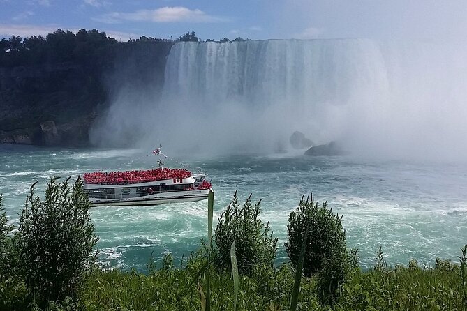 4hr Niagara Falls Canada Tour includes the Boat and tunnels - Why the guide can make or break the morning