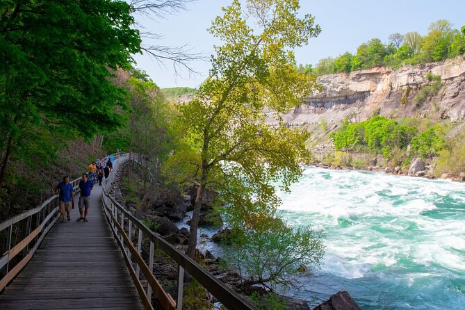 4hr Niagara Falls Canada Tour includes the Boat and tunnels - What to know before you reserve