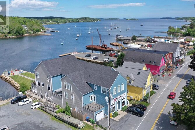 5 Hours Peggys Cove,Mahone Bay, Lunenburg Tour - Peggy’s Cove and its granite Atlantic edge