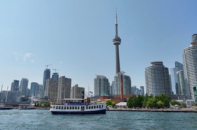 60-Minute Toronto Sightseeing Harbour Tour - Snacks, drinks, restrooms, and comfort