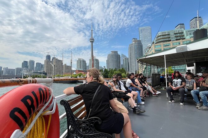 60-Minute Toronto Sightseeing Harbour Tour - The CN Tower and Rogers Centre from Lake Ontario