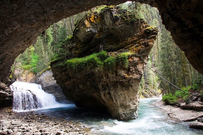8 Iconic Stops. 12 Comfy Seats. See Banff's Best in First Class. - Bow Lake and Crowfoot Glacier show the ice at work