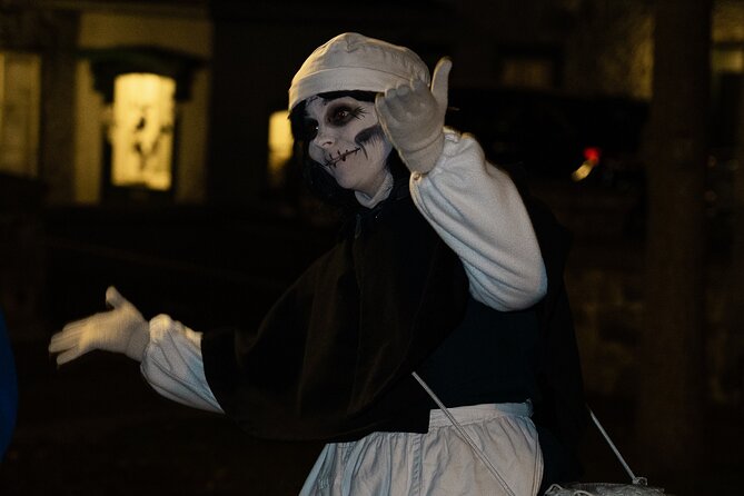 Animated Crime Walking Tour in Old Quebec - The guides make or break the experience
