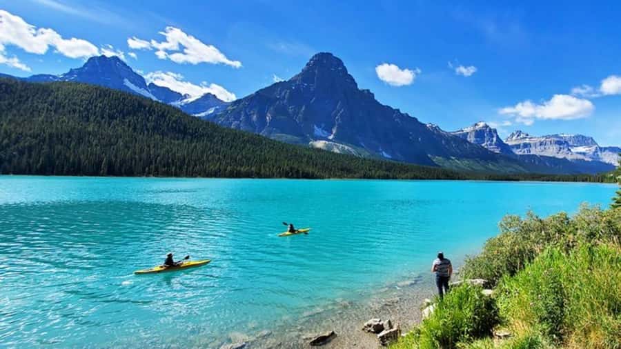 Banff/Calgary/Canmore: Crowfoot Glacier and 5 Lakes Tour - What to bring for a comfortable day