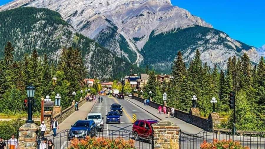Banff: Gondola, Hot Springs, Bow falls & Three lakes tour - Lake Minnewanka and the optional boat cruise