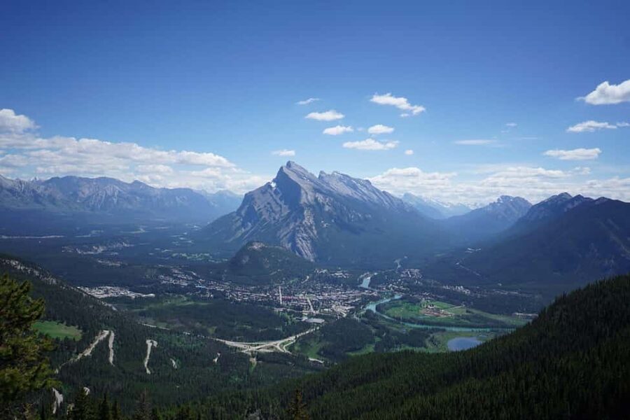 Banff: Lake Louise,Emerald & Johnston Canyon+5More - Lunch in Lake Louise Village, not at the lakeshore