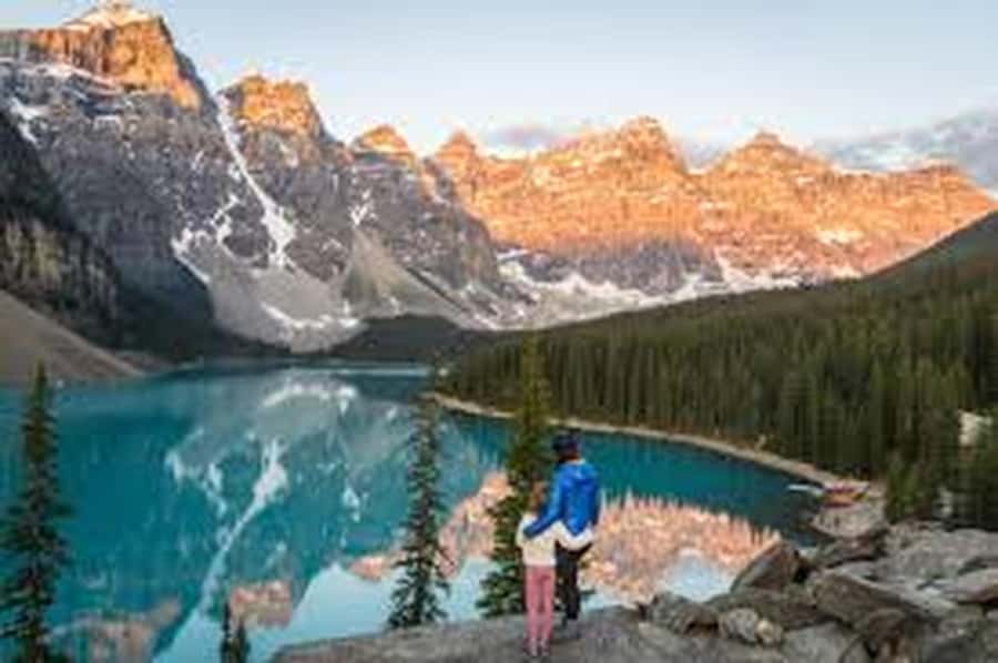Banff : Lake Louise, Moraine, Emerald & Johnston Canyon tour - Emerald Lake across the provincial border