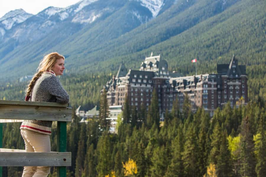 Banff: Lake Louise, Moraine Lake, Gondola, Cave & Basin Tour - Banff town gives you 80 minutes