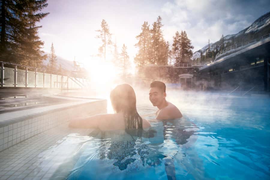Banff: Lake Louise, Moraine Lake, Gondola, Cave & Basin Tour - Lake Louise: turquoise water and limited time