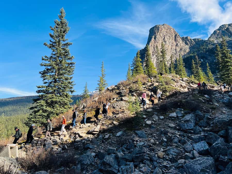 Banff: Lake Louise & Moraine Lake Half Day Tour - Moraine Lake: the most dramatic stop