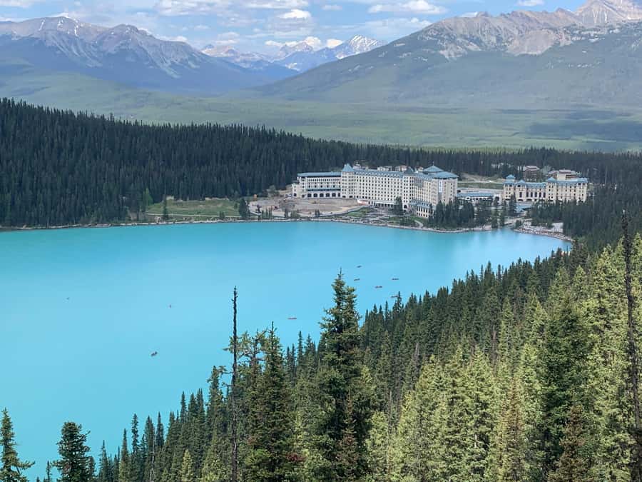Banff: Moraine Lake, Lake Louise, Emerald Lake and Yoho Trip - Lake Louise: the grand opening scene