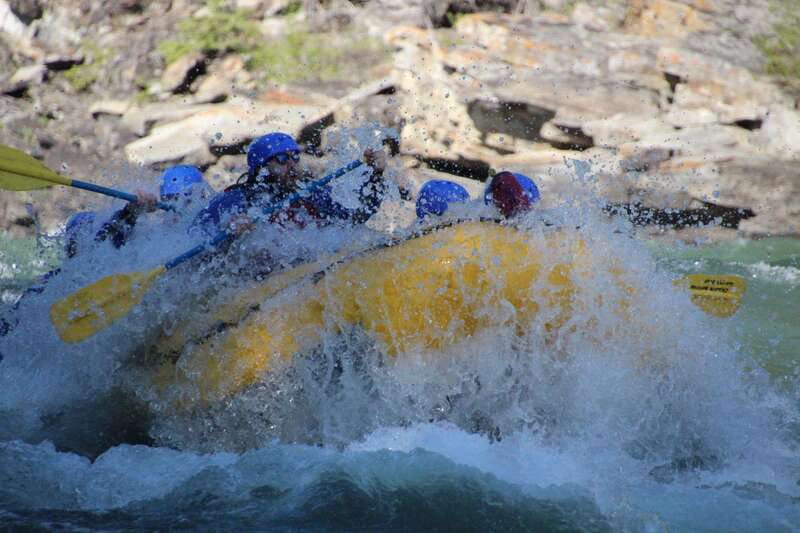 Banff: Morning Whitewater Rafting Tour in Horseshoe Canyon - Returning to base with photos and snacks