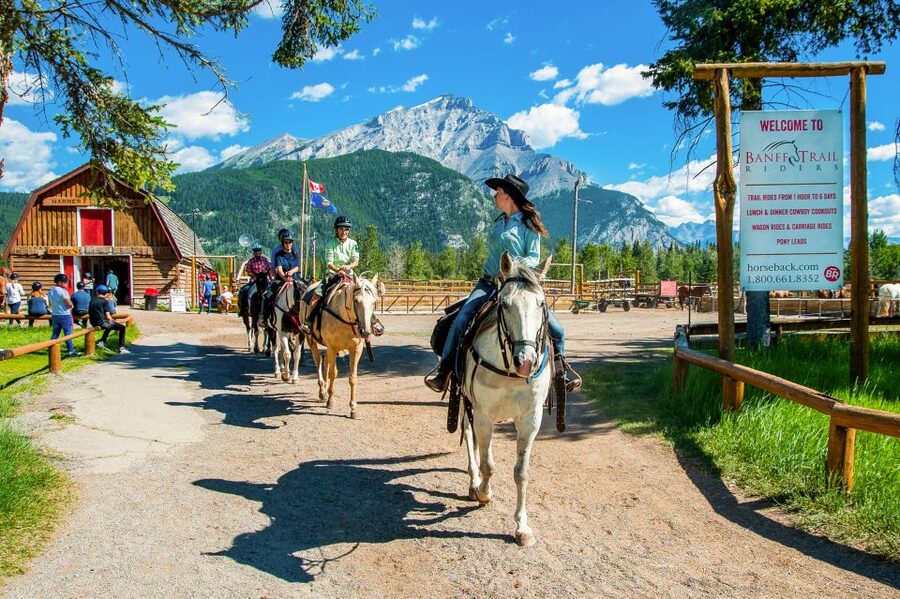Banff National Park: 1-Hour Bow River Horseback Ride - Who should book this ride