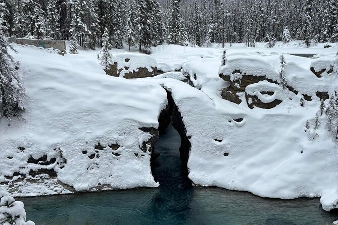 Banff Town ,Lake Louise, Moraine , Emerald & Johnston Canyon Tour - What This Calgary Rocky Mountain Tour Really Offers