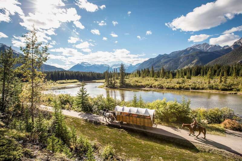 Banff: Wagon Ride with Cowboy Cookout BBQ - Starting at Warner Stables in Banff