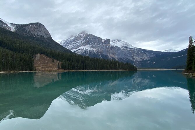 Banff Yoho Parks | Lake Louise | Moraine | Emerald - PRIVATE - A long but efficient day from Calgary