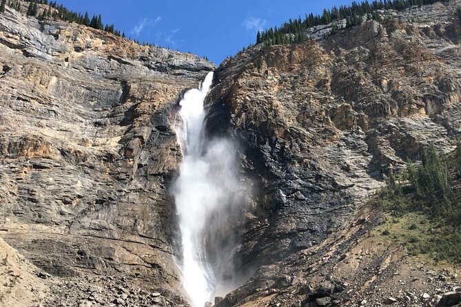Banff Yoho Parks | Lake Louise | Moraine | Emerald - PRIVATE - Moraine Lake and the narrow seasonal window