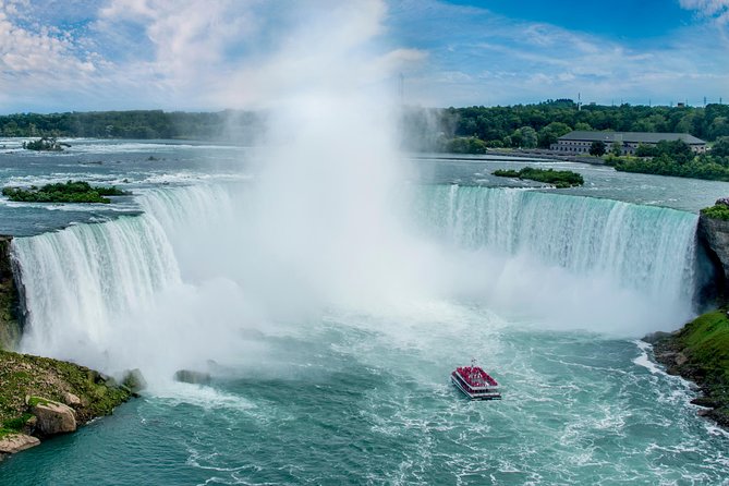 Best of Niagara Falls Canada Premium Tour: Behind Falls and Boat - Niagara City Cruises: the wet, loud finale