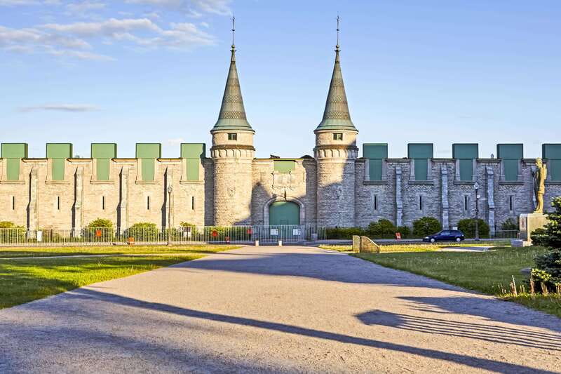 Best of Quebec City: Panoramic Bus Tour with Local Guide - Notre-Dame, City Hall, and the river views