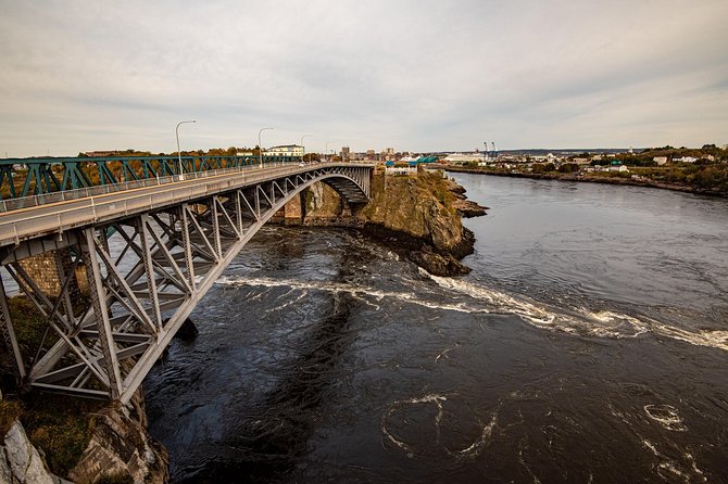 Best of Saint John Small Group Tour w/Fort La Tour + Martello - Watching the current reverse at Reversing Falls Rapids