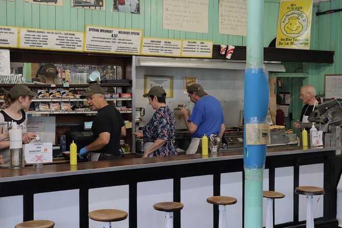 Beyond the Bagel: Montreal Jewish Food Walking Tour - How much food should you expect?