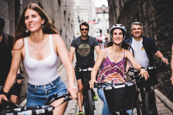 Bike / E-bike Tour : Downtown, Old Montreal, Waterfront by Fitz - Old Montreal on two wheels