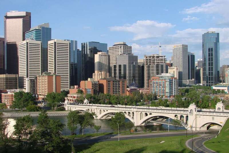 Calgary: 3.5-Hour Bus City Tour with Gasoline Alley Museum - Starting at the Calgary Tower