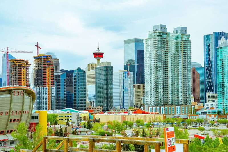 Calgary: 3-Hour Sightseeing Bus Tour - Starting beneath Calgary Tower