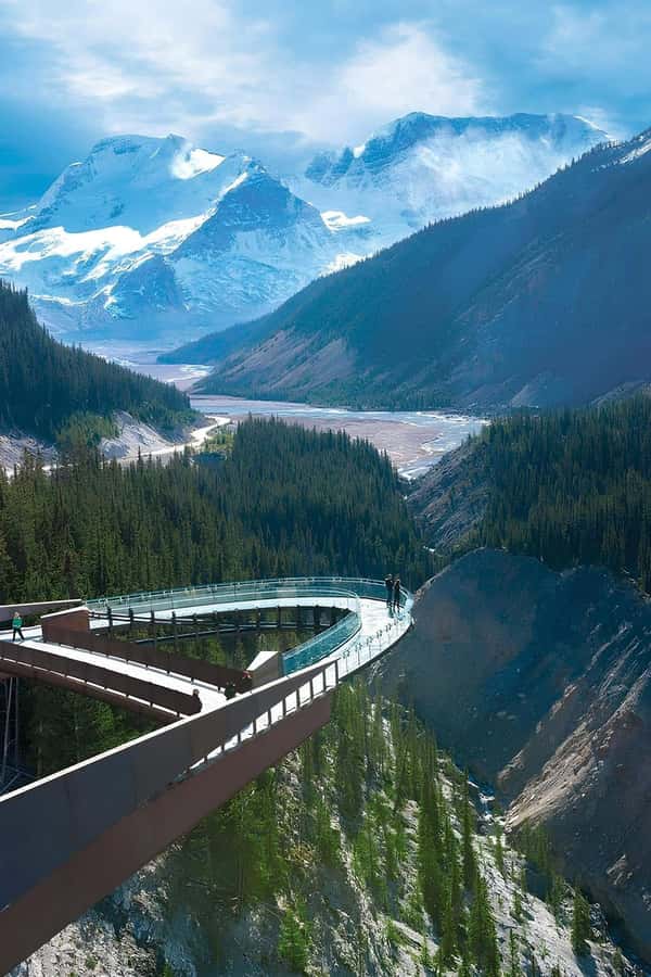 Calgary Banff: Columbia Icefield, Skywalk and Lakes Day Tour - Castle Mountain and the first mountain views