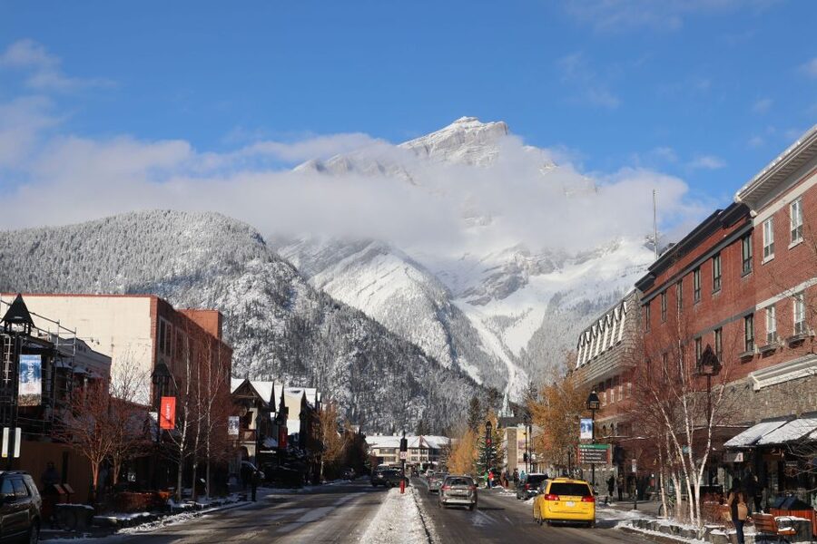 Calgary/Canmore: Banff National Park & Lake Louise Day Trip - Bow Falls, Surprise Corner, and the summer switch