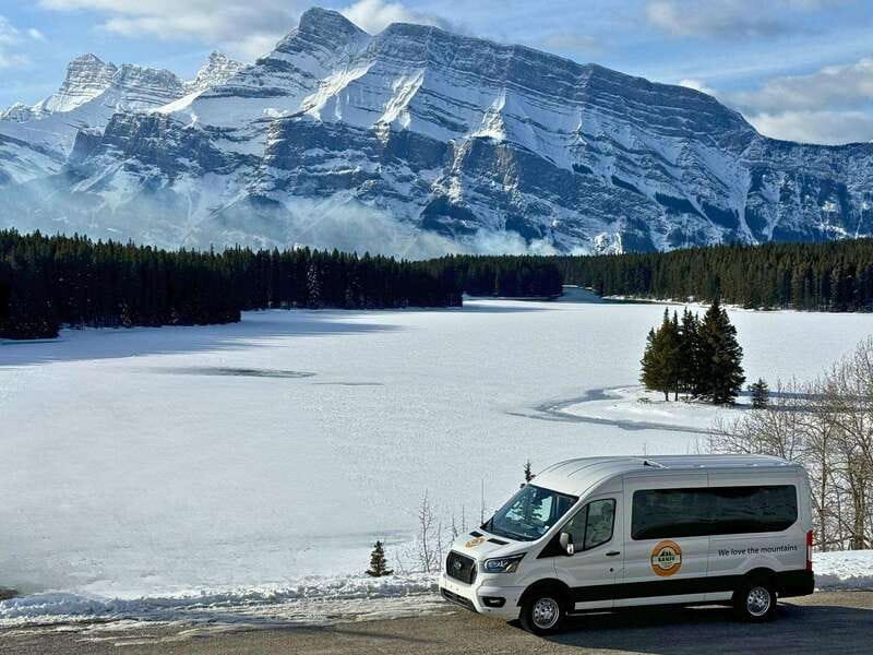 Calgary/Canmore: Lake Louise, Moraine Lake, & Banff Day Tour - Transport, group size, and comfort