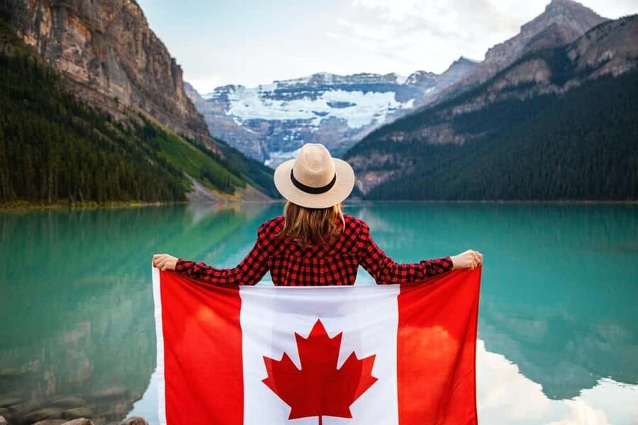 Calgary/Canmore: Lake Louise, Moraine Lake, & Banff Day Tour - Lake Louise: the first major stop