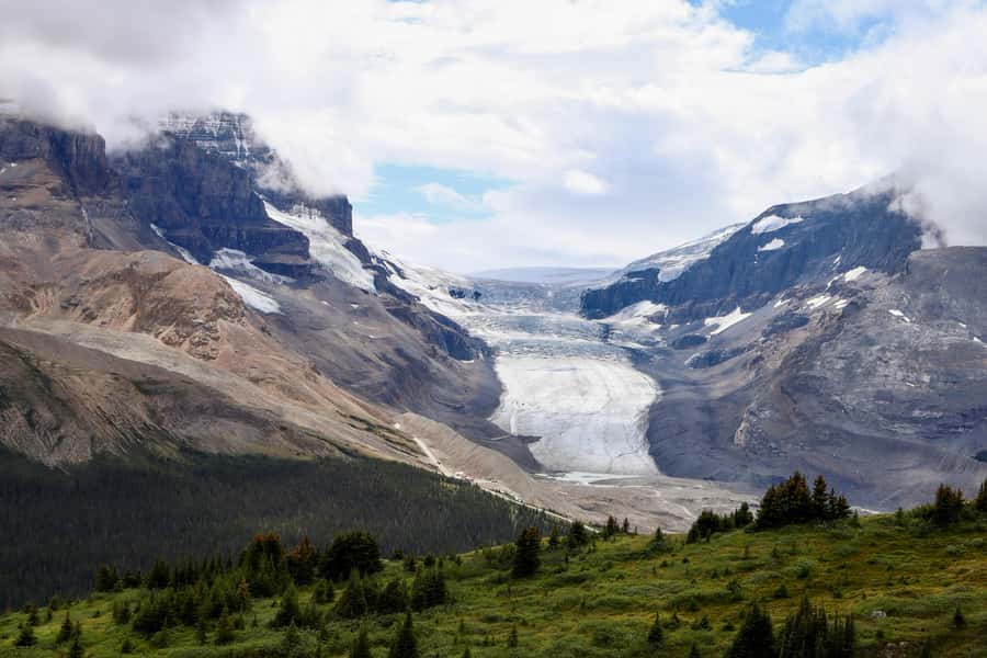 Calgary: Day Trip to Jasper with Lunch - Sunwapta Falls: Alberta Water at Full Force