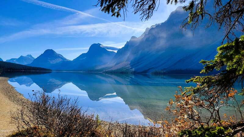 Calgary: Glaciers, Mountains, Lakes, Canmore and Banff Tour - Bow Lake and the Icefields Parkway
