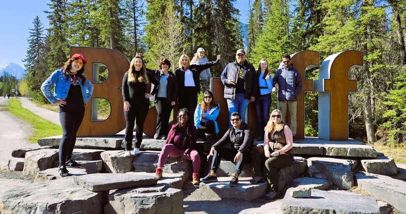 Calgary: Glaciers, Mountains, Lakes, Canmore and Banff Tour - Banff Avenue: A Relaxed Finish