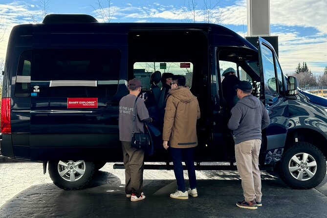Calgary YYC Airport: Hassle-free Private Transfer to Lake Louise - Small details that make the arrival easier
