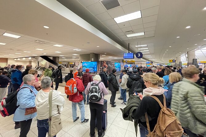 Calgary YYC Airport to Banff |Canmore| Kananaskis–Private Shuttle - Vehicles, comfort, and luggage
