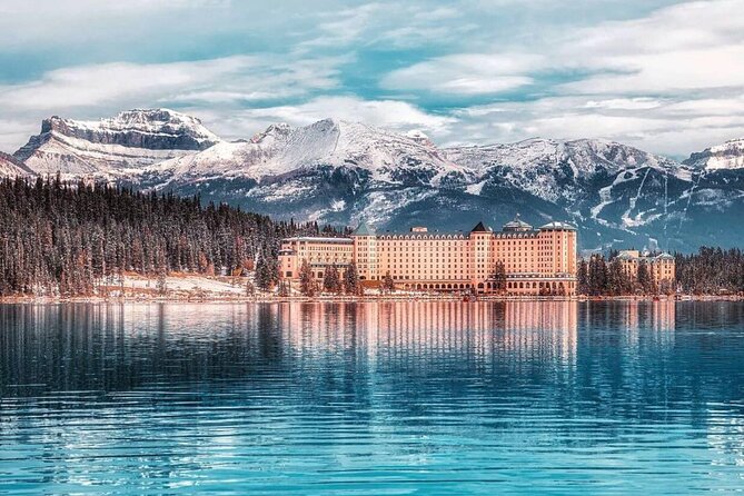 Canadian Rockies and Banff 4-Day Tour from Vancouver (Chn&Eng) - Lake Louise and Moraine Lake: two very different stops