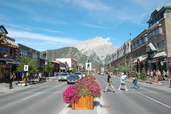 Circle West - Canadian Rockies Round Trip Bus Tour From Vancouver - Day 3: Banff’s mountain views and the famous lakes