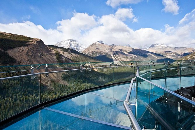 Columbia Icefield Tour with Glacier Skywalk from Banff - Peyto Lake delivers the big photo stop
