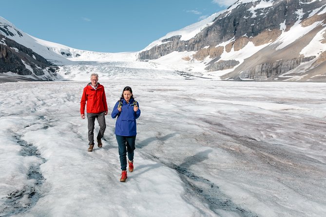 Columbia Icefield Tour with Glacier Skywalk from Calgary - Lake Louise: a short stop at a famous blue lake