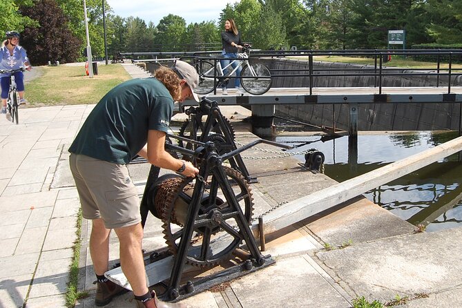 Cycling Ottawa's 200th Anniversary, self-guided - Following the Rideau Canal at your own pace