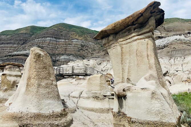 Day of Dinosaurs & Hoodoos from Calgary to Drumheller Badlands - Why Drumheller feels so different from Calgary and the Rockies
