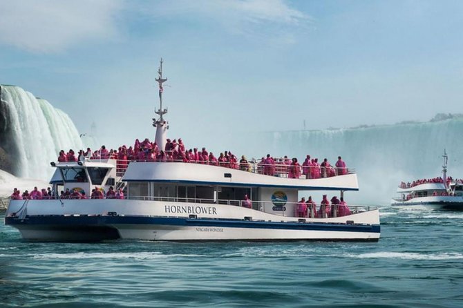 Day-Trip from Toronto to Niagara Falls with skip-the-line boat - The ride from Toronto along Lake Ontario