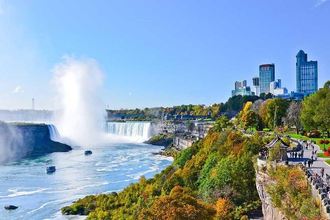 Day-Trip from Toronto to Niagara Falls with skip-the-line boat - The boat ride into the mist