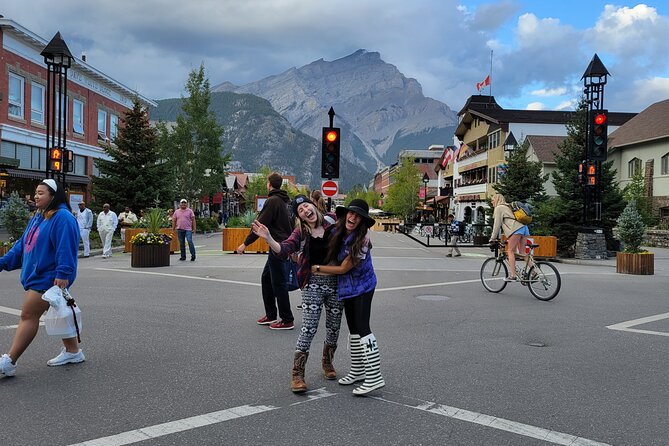 Discover Banff National Park - Premium Day Trip - Lake Louise deserves every minute